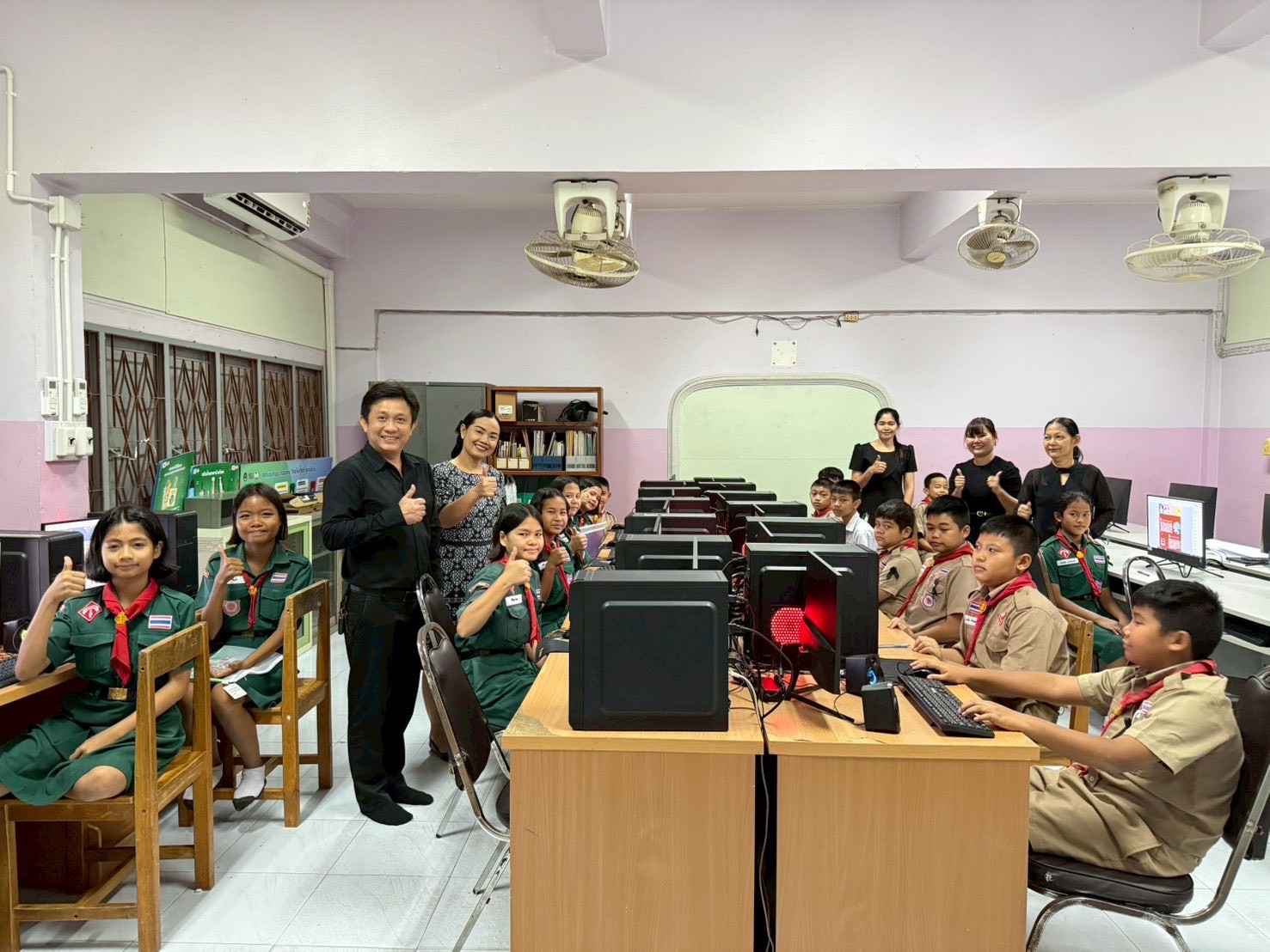 สร้างทีมชุมชนแห่งการเรียนรู้ทางวิชาชีพในการศึกษา (PLC) ร่วมกับโรงเรียนวัดอัมพวัน